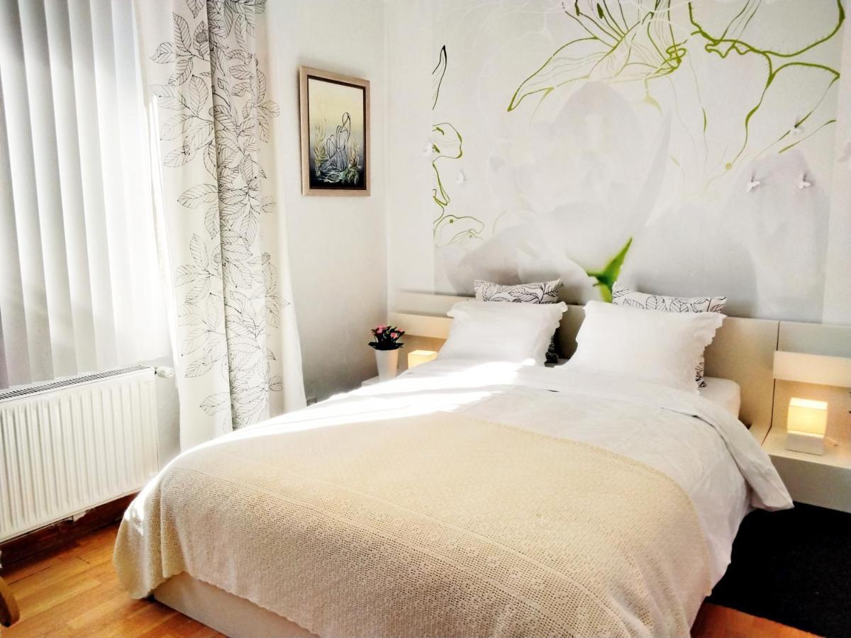 Les Chambourlettes Bed & Breakfast Mons Exterior photo
